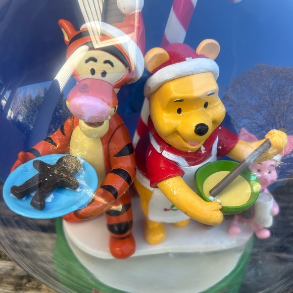 Disney Christmas Winnie The Pooh Musical Air Blown Snow Globe See Note: - Picture 7 of 10